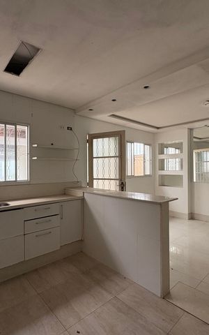 Casa à venda com 424m², 3 quartos e 6 vagas Casa à venda com 424m², 3 quartos e 6 vagasCozinha