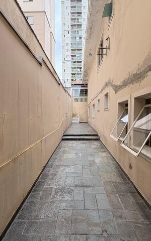Casa à venda com 424m², 3 quartos e 6 vagas Casa à venda com 424m², 3 quartos e 6 vagasCorredor/ quintal casa