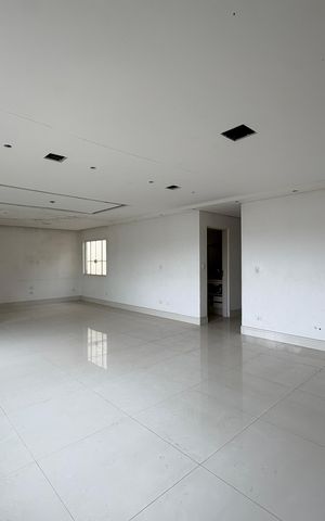 Casa à venda com 424m², 3 quartos e 6 vagas Casa à venda com 424m², 3 quartos e 6 vagasSala