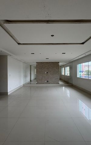 Casa à venda com 424m², 3 quartos e 6 vagas Casa à venda com 424m², 3 quartos e 6 vagasSala