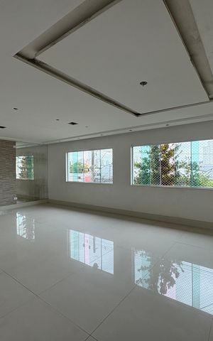 Casa à venda com 424m², 3 quartos e 6 vagas Casa à venda com 424m², 3 quartos e 6 vagasSala