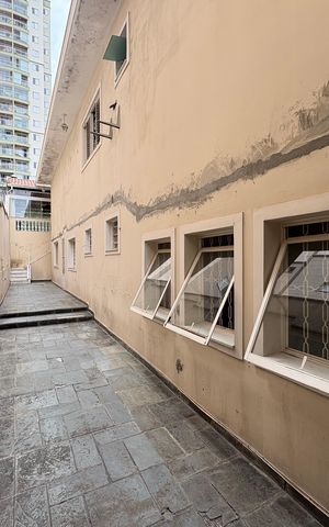 Casa à venda com 424m², 3 quartos e 6 vagas Casa à venda com 424m², 3 quartos e 6 vagasCorredor/ quintal casa