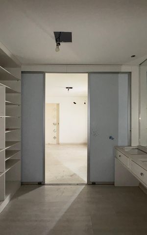Casa à venda com 424m², 3 quartos e 6 vagas Casa à venda com 424m², 3 quartos e 6 vagasCloset da suíte 1