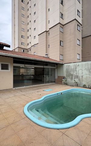 Casa à venda com 424m², 3 quartos e 6 vagas Casa à venda com 424m², 3 quartos e 6 vagasPiscina
