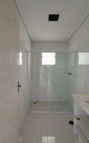 Casa à venda com 424m², 3 quartos e 6 vagas Casa à venda com 424m², 3 quartos e 6 vagasBanheiro