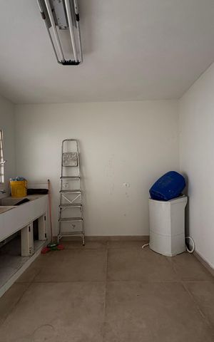 Casa à venda com 424m², 3 quartos e 6 vagas Casa à venda com 424m², 3 quartos e 6 vagasLavanderia