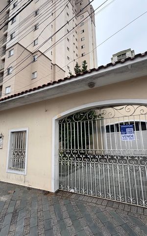 Casa à venda com 424m², 3 quartos e 6 vagas Casa à venda com 424m², 3 quartos e 6 vagasFachada + plaquinha