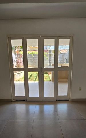 Casa de condomínio para alugar com 110m², 3 quartos e 2 vagas Casa de condomínio para alugar com 110m², 3 quartos e 2 vagasSala