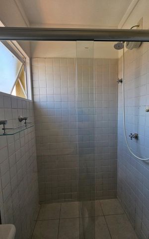 Casa de condomínio para alugar com 110m², 3 quartos e 2 vagas Casa de condomínio para alugar com 110m², 3 quartos e 2 vagasBanheiro da Suíte