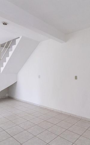 Casa para alugar com 80m², 2 quartos e 1 vagaSala