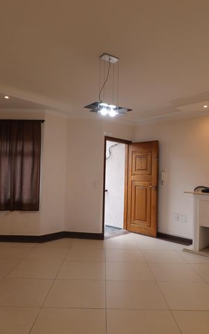 Casa à venda com 152m², 4 quartos e 2 vagasSala