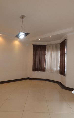 Casa à venda com 152m², 4 quartos e 2 vagasSala