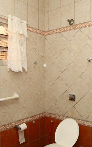 Casa à venda com 300m², 4 quartos e 3 vagasBanheiro 2