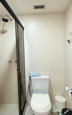 Apartamento à venda com 184m², 3 quartos e 2 vagas Apartamento à venda com 184m², 3 quartos e 2 vagasBanheiro da Suíte 1