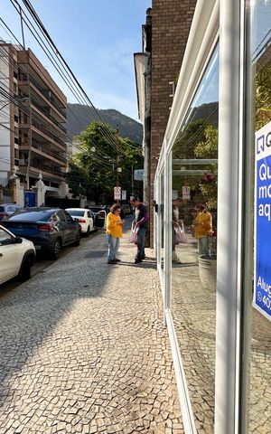 Apartamento à venda com 184m², 3 quartos e 2 vagas Apartamento à venda com 184m², 3 quartos e 2 vagasPlaquinha