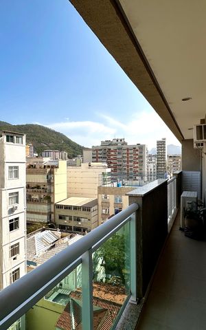 Apartamento à venda com 184m², 3 quartos e 2 vagas Apartamento à venda com 184m², 3 quartos e 2 vagasVaranda
