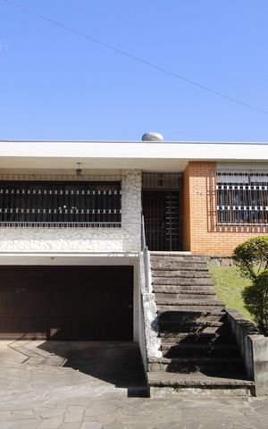 Casa à venda com 300m², 4 quartos e 2 vagasFachada