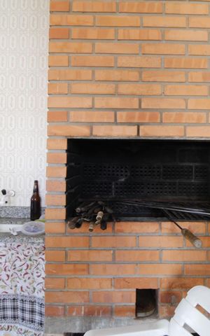 Casa à venda com 300m², 4 quartos e 2 vagasChurrasqueira
