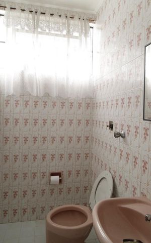 Casa à venda com 300m², 4 quartos e 2 vagasLavabo