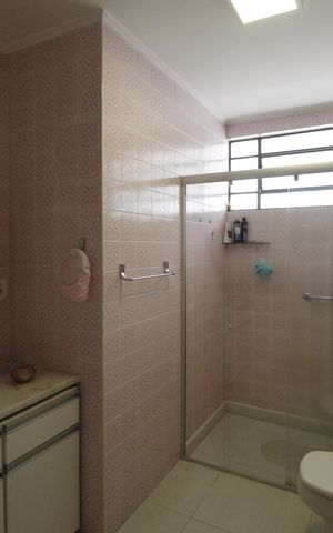 Casa à venda com 300m², 4 quartos e 2 vagasBanheiro