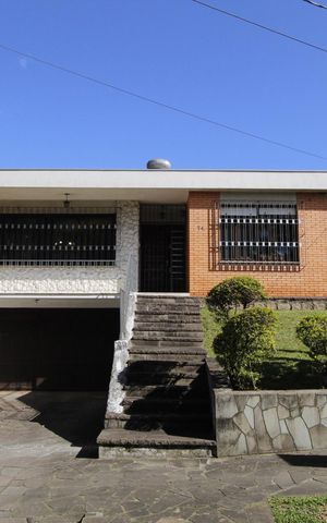 Casa à venda com 300m², 4 quartos e 2 vagasFachada