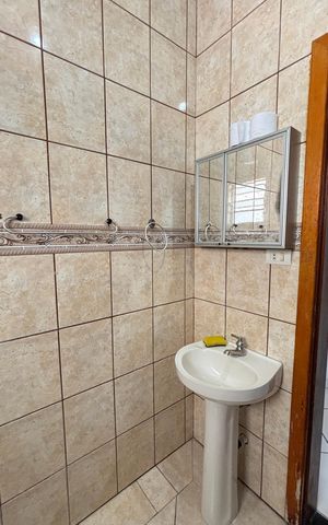 Casa para alugar com 150m², 4 quartos e 3 vagas Casa para alugar com 150m², 4 quartos e 3 vagasBanheiro
