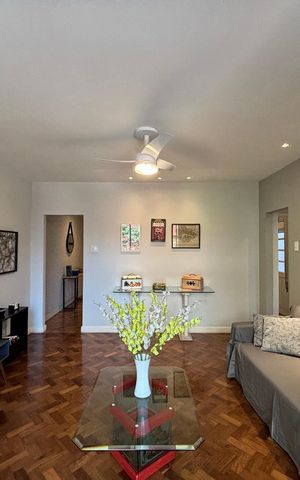Apartamento à venda com 92m², 2 quartos e sem vaga Apartamento à venda com 92m², 2 quartos e sem vagaSala
