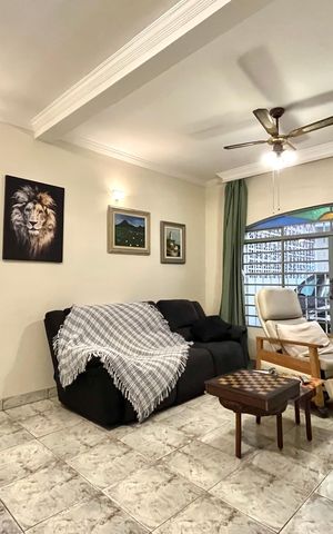 Casa à venda com 107m², 3 quartos e 2 vagas Casa à venda com 107m², 3 quartos e 2 vagasSala