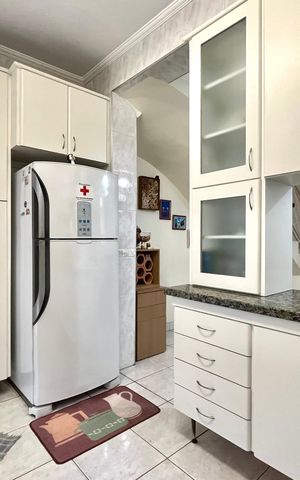 Casa à venda com 107m², 3 quartos e 2 vagas Casa à venda com 107m², 3 quartos e 2 vagasCozinha