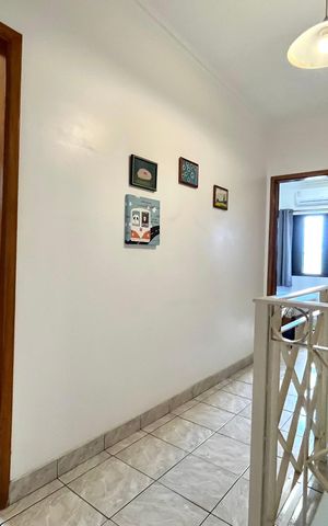 Casa à venda com 107m², 3 quartos e 2 vagas Casa à venda com 107m², 3 quartos e 2 vagasCorredor