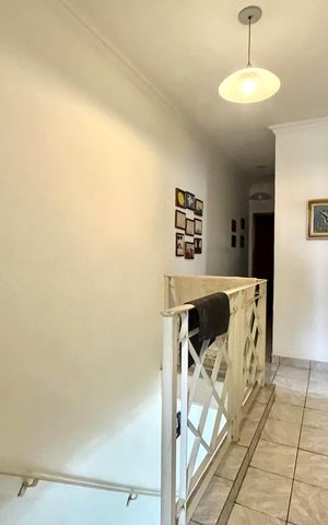 Casa à venda com 107m², 3 quartos e 2 vagas Casa à venda com 107m², 3 quartos e 2 vagasCorredor