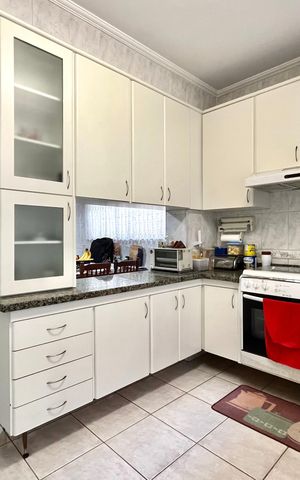 Casa à venda com 107m², 3 quartos e 2 vagas Casa à venda com 107m², 3 quartos e 2 vagasCozinha