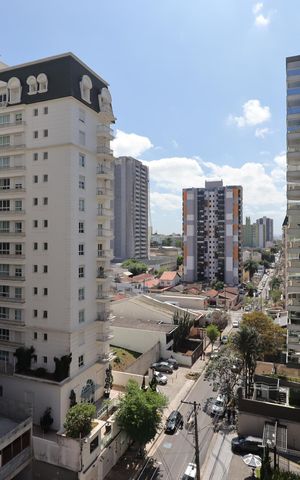 Apartamento à venda com 181m², 4 quartos e 4 vagasVista da Suíte 2