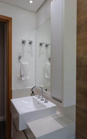 Apartamento à venda com 181m², 4 quartos e 4 vagasBanheiro da Suíte 1