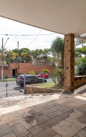 Casa à venda com 196m², 3 quartos e 4 vagas Casa à venda com 196m², 3 quartos e 4 vagasGaragem