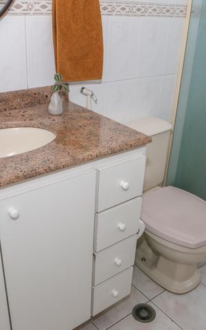 Casa à venda com 120m², 3 quartos e 1 vaga Casa à venda com 120m², 3 quartos e 1 vagaBanheiro da Suíte
