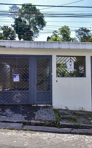 Casa à venda com 302m², 4 quartos e 3 vagasFachada