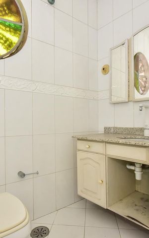 Casa à venda com 302m², 4 quartos e 3 vagasBanheiro Suíte