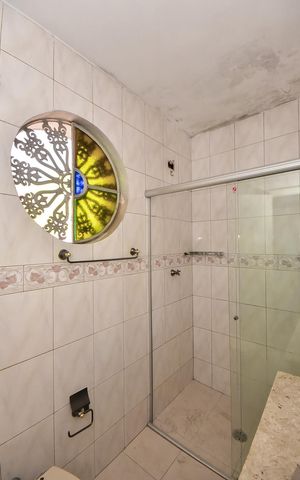 Casa à venda com 302m², 4 quartos e 3 vagasBanheiro 2