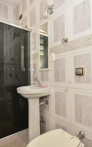 Casa à venda com 302m², 4 quartos e 3 vagasBanheiro 1