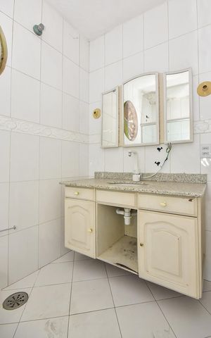 Casa à venda com 302m², 4 quartos e 3 vagasBanheiro Suíte