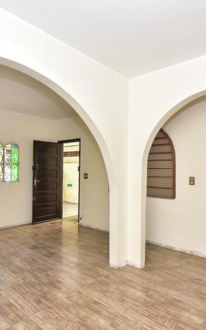 Casa à venda com 302m², 4 quartos e 3 vagasSala