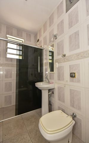 Casa à venda com 302m², 4 quartos e 3 vagasBanheiro 1