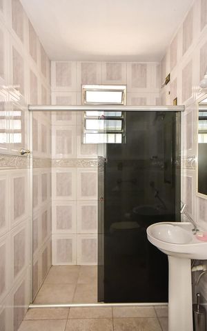 Casa à venda com 302m², 4 quartos e 3 vagasBanheiro 1