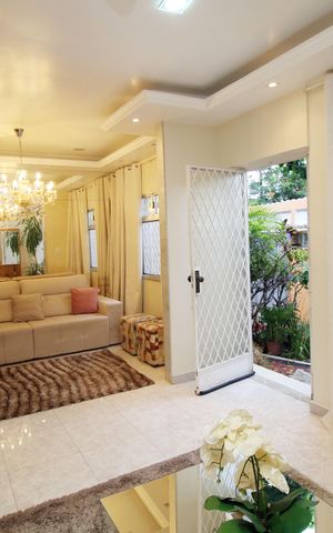 Casa à venda com 361m², 5 quartos e 2 vagasSala