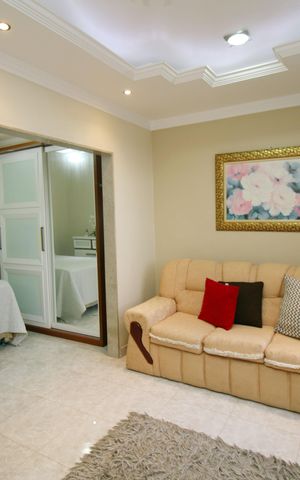 Casa à venda com 361m², 5 quartos e 2 vagasQuarto 2