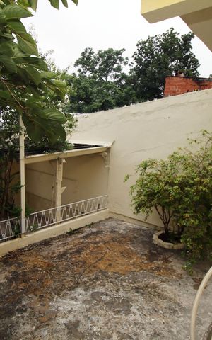 Casa à venda com 361m², 5 quartos e 2 vagasQuintal Fundos