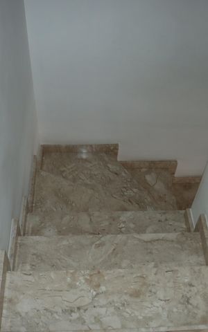 Casa de condomínio para alugar com 110m², 3 quartos e 2 vagasEscada
