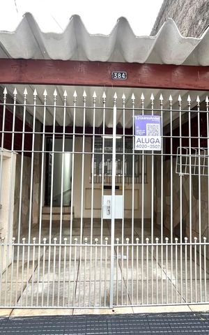Casa para alugar com 75m², 2 quartos e 1 vaga Casa para alugar com 75m², 2 quartos e 1 vagaFachada