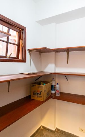 Casa de condomínio à venda com 225m², 3 quartos e 3 vagas Casa de condomínio à venda com 225m², 3 quartos e 3 vagasQuarto de Serviço